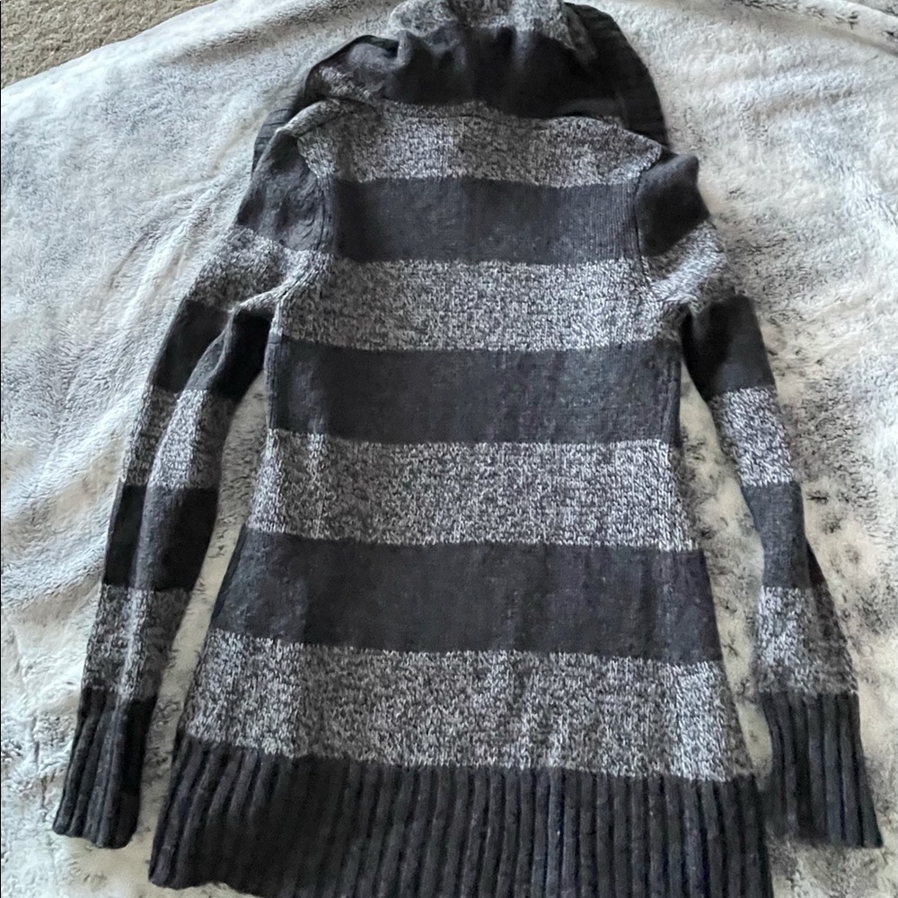 Hooded sweater - Picture 2 of 3